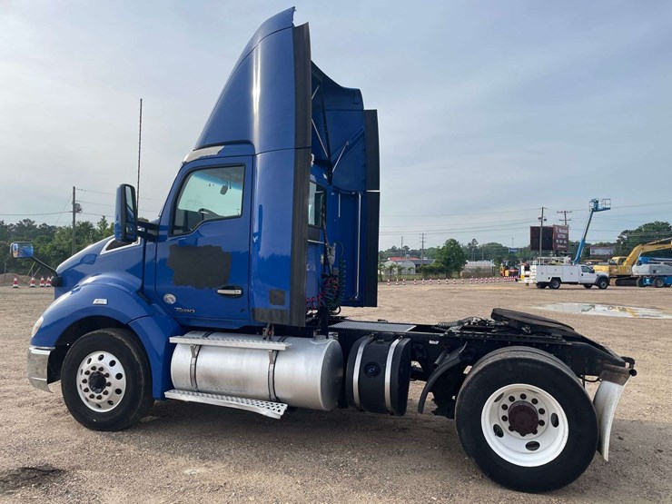 2017-kenworth-t680-image-2