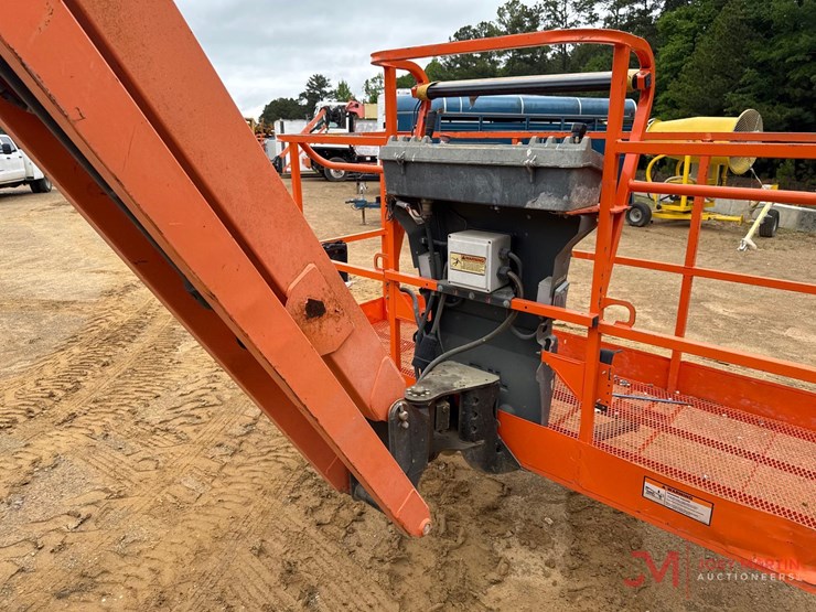 2014-jlg-800aj-image-10