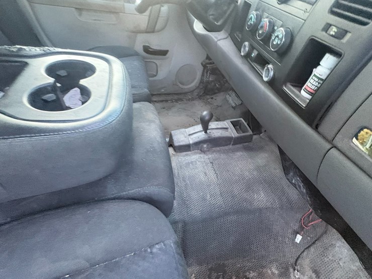 #23969-•-2011-chevrolet-silverado-4x4-pickup-vin:-1gcnkpea1bz146545-image-24