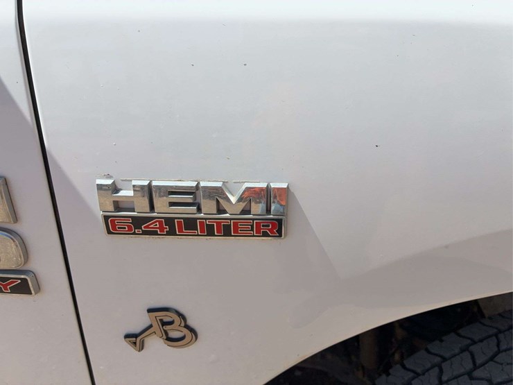 2015-ram-3500-laramie-image-48