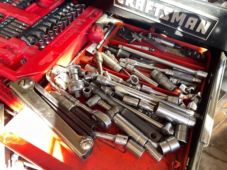 #1820-•-assorted-sockets,-nut-drivers-and-more-image-3