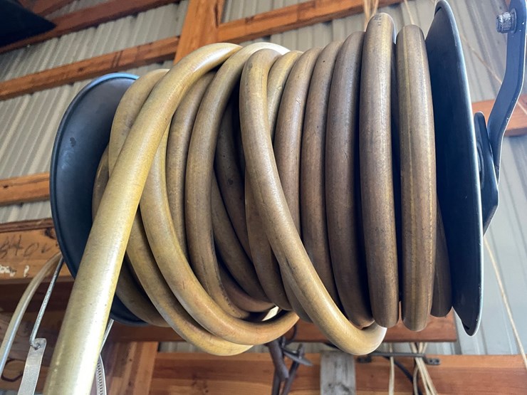 #1879-•-manual-operated-air-hose-reel-with-air-hose-image-5