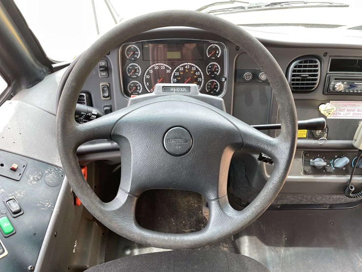 2008-freightliner-b2-image-12