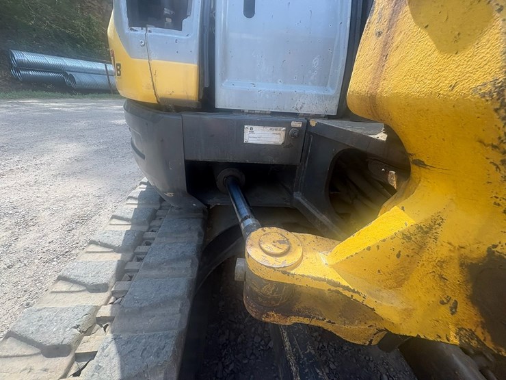 new-holland-e50b-image-24