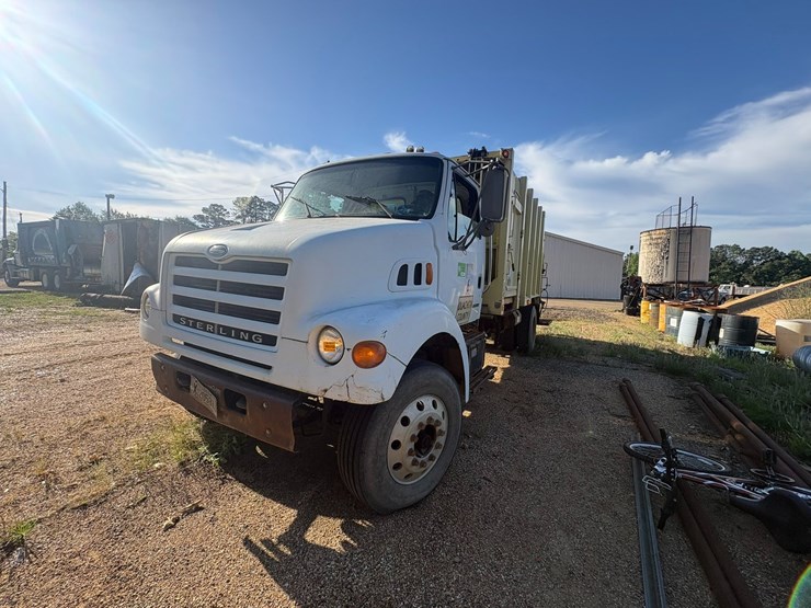 2001-sterling-l7500-image-1