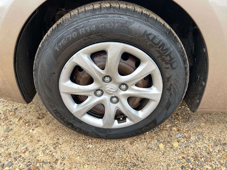 2012-hyundai-accent-4-door-sedan-(155,416-miles)-image-19