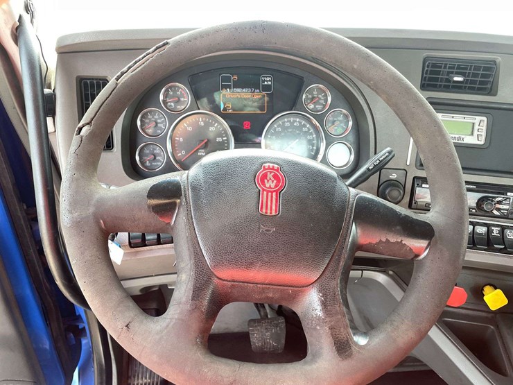 2017-kenworth-t680-image-12