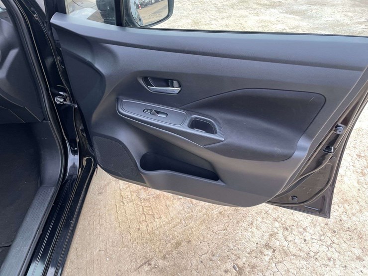 2021-nissan-versa-sv-4-door-sedan-(131,852-miles)-image-17