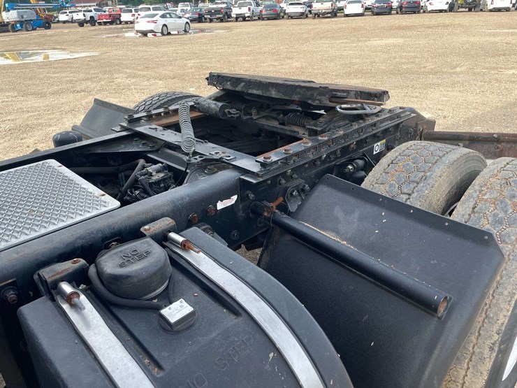 2017-kenworth-t680-image-14