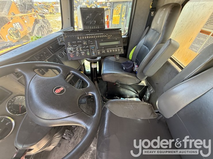 2016-kenworth-t300-image-10