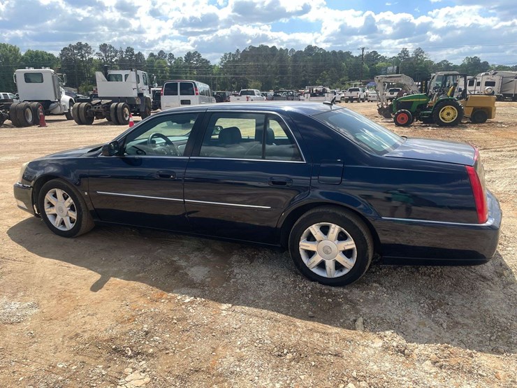 2006-cadillac-dts-4-door-sedan-(215,267-miles)-image-2