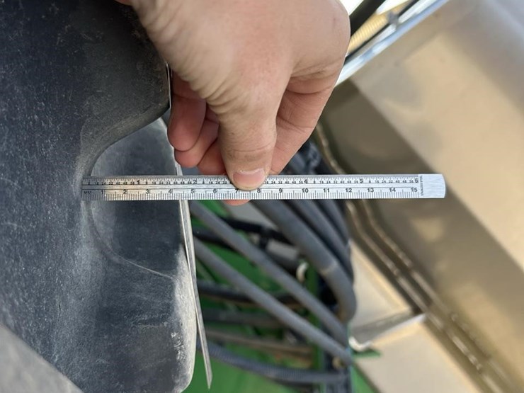 2020-john-deere-r4045-image-30