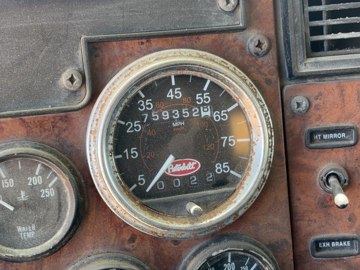 2003-peterbilt-330-image-50