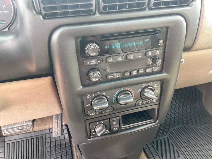 2004-chevrolet-venture-image-13