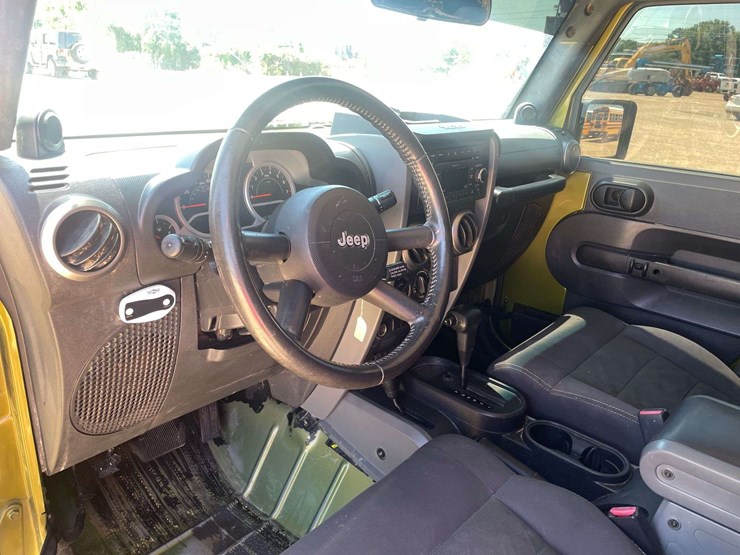 2010-jeep-wrangler-image-11