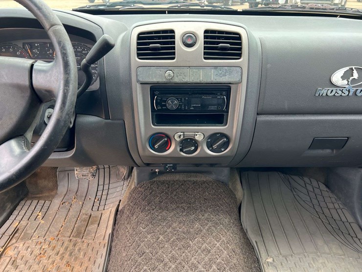 2004-chevrolet-colorado-ls-image-13