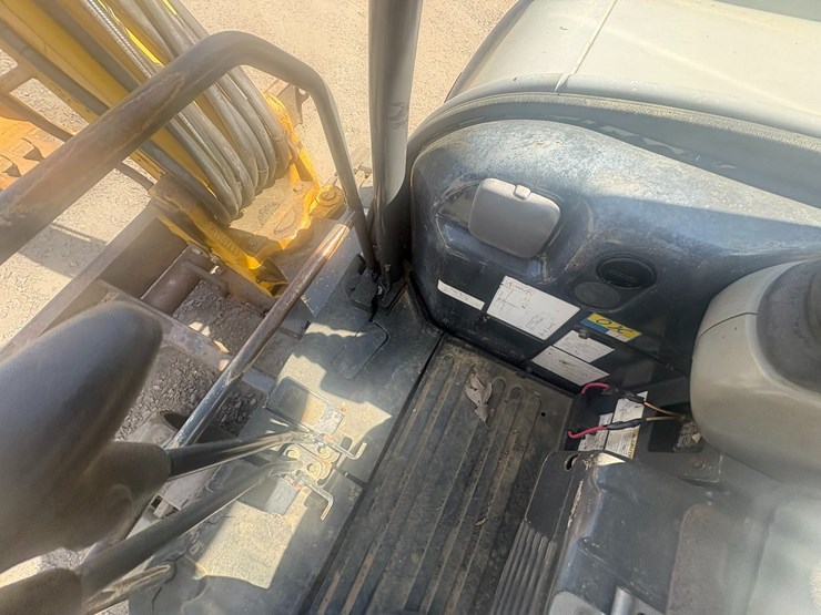 new-holland-e50b-image-61