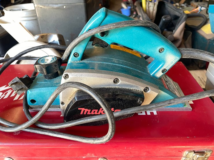 #1833-•-makita-power-planer-image-3