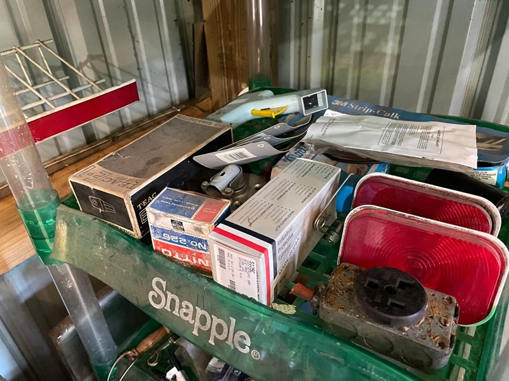 #1861-•-metal-hanging-wire-shelving-rack-and-snapple-rack-image-9
