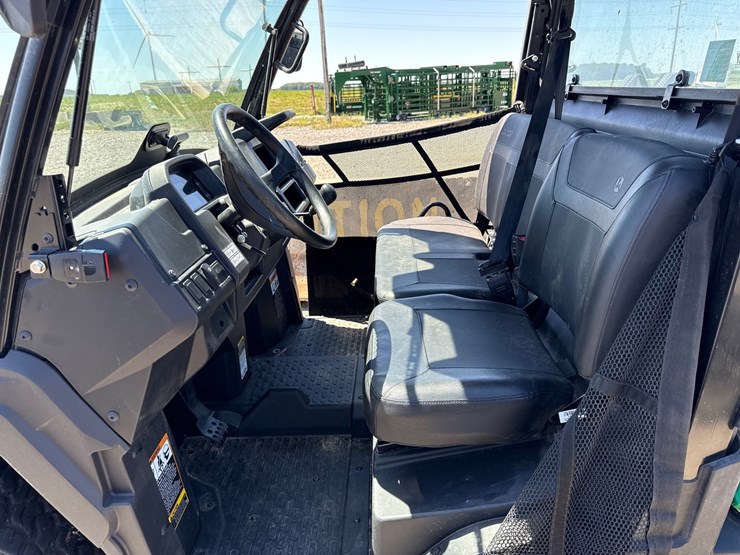 2025-john-deere-gator-image-11