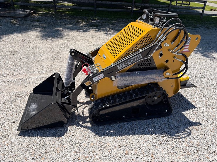 #228-•-unused-2026-agt-mx-crt23-mini-skid-steer-loader-image-9