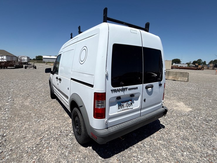 2010-ford-cargo-image-8