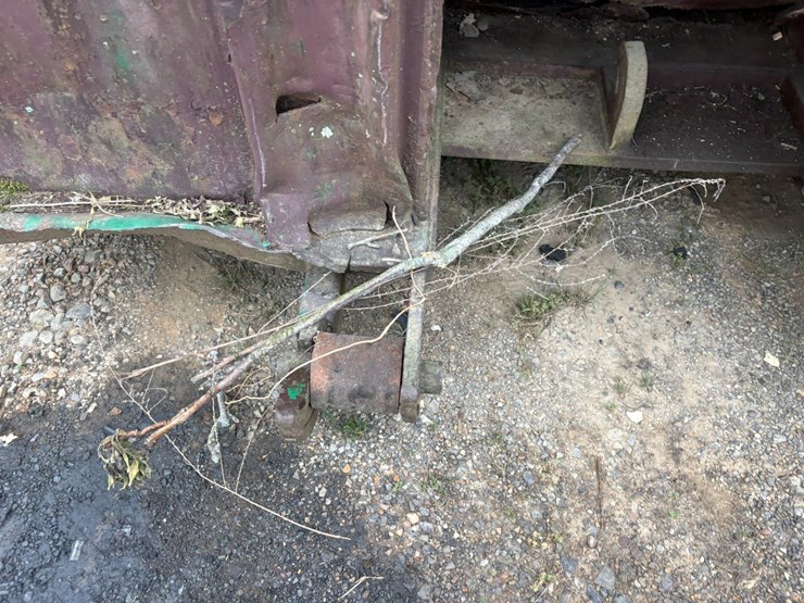 #23996-•-~26'-5"x~9'-8"-roll-off-dumpster-image-11