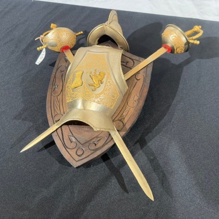 #36154 • TOLEDO CROSSED SWORDS SPANISH 1970S WOOD PLAQUE