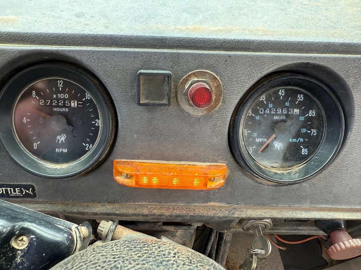 1993-mack-rd690s-image-20