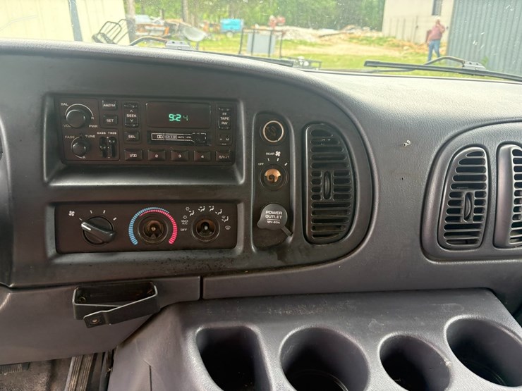 2000-dodge-ram-van-image-43