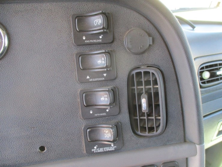 2012-peterbilt-386-image-12