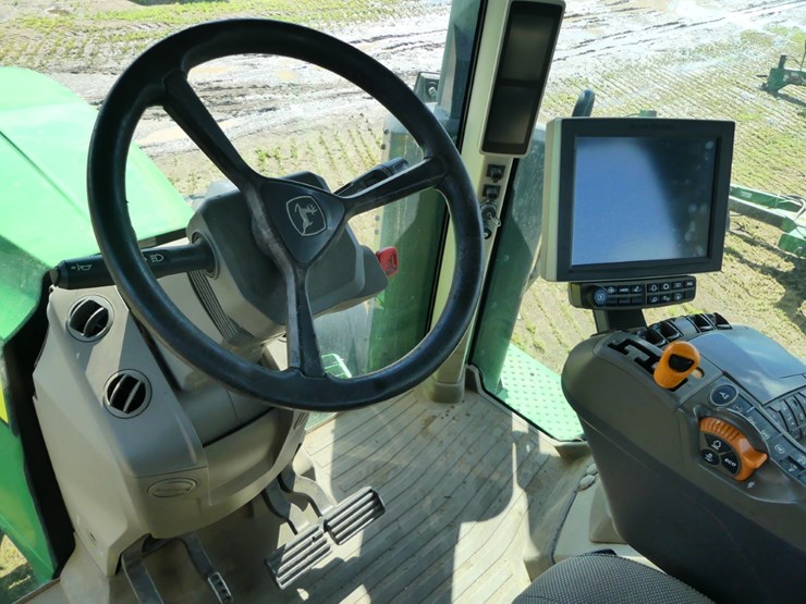 2020-john-deere-7r-210-image-12