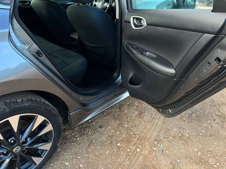 2019-nissan-sentra-sr-image-24