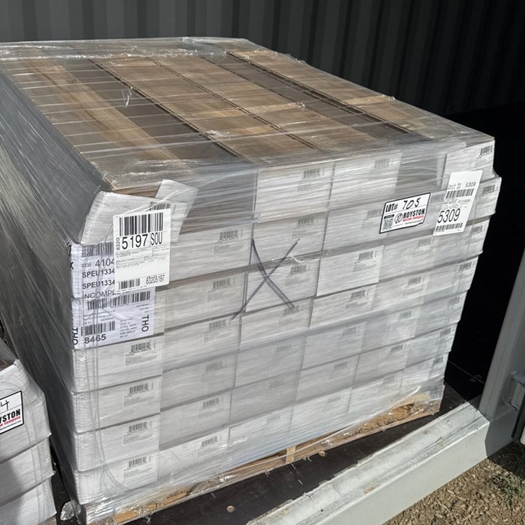 #705 • 40 boxes of new flooring 806 sq f tMohawk Perfect Seal Veranda Beech
