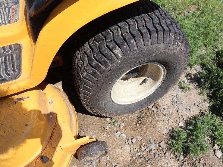 cub-cadet-lxt1050-riding-mower-image-12