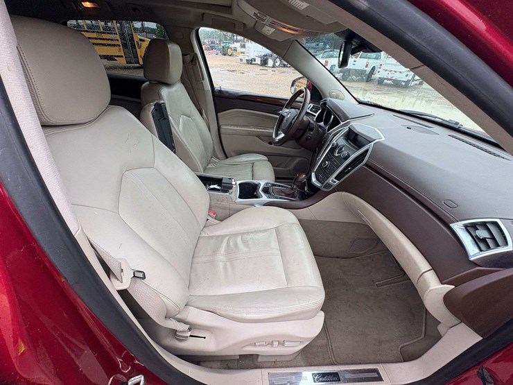 2010-cadillac-srx-image-33