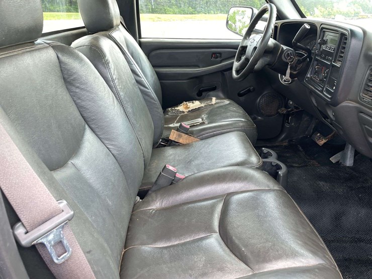2006-chevrolet-silverado-2500-image-16