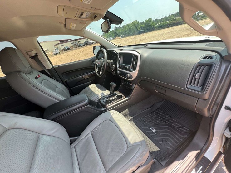 2019-gmc-canyon-image-19