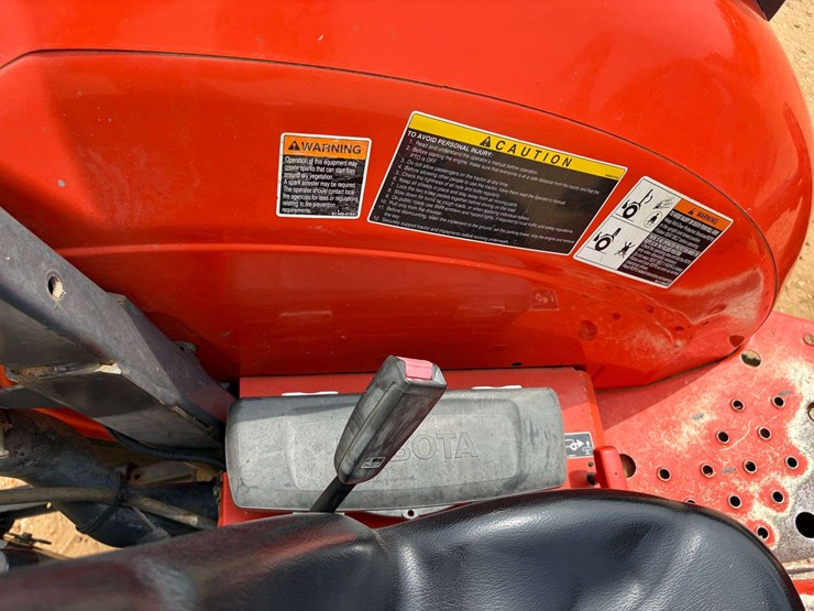 2013-kubota-m7040-image-25