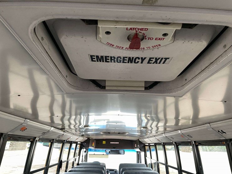 2012-freightliner-b2-image-15