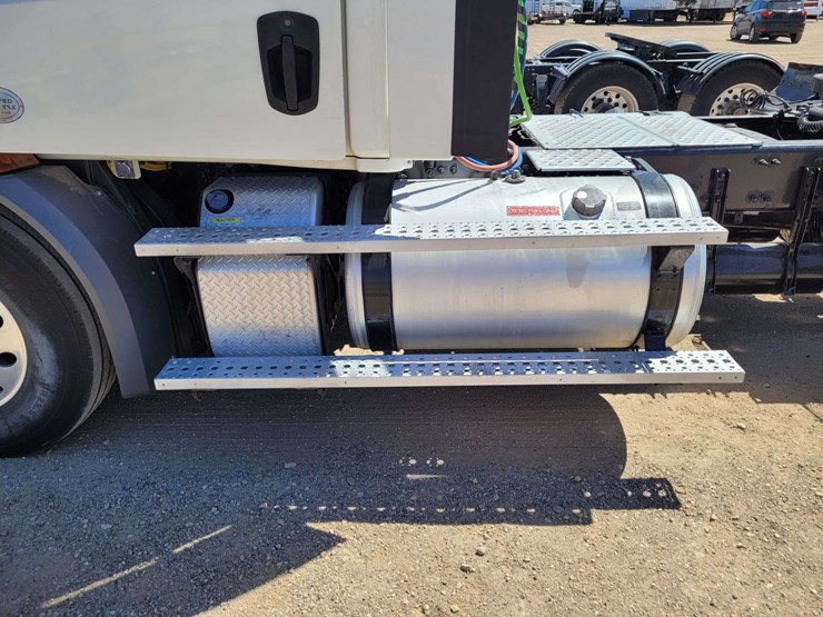 2019-freightliner-cascadia-116-image-16