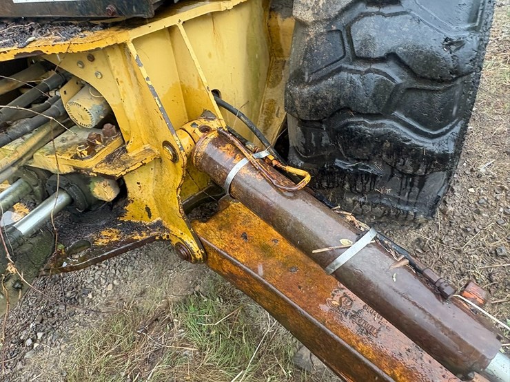caterpillar-416b-image-25