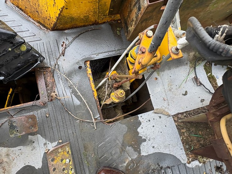 #23986-•-inop-jcb-4x4-backhoe-loader-image-52
