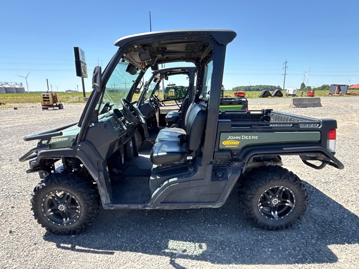 2023-john-deere-gator-image-13