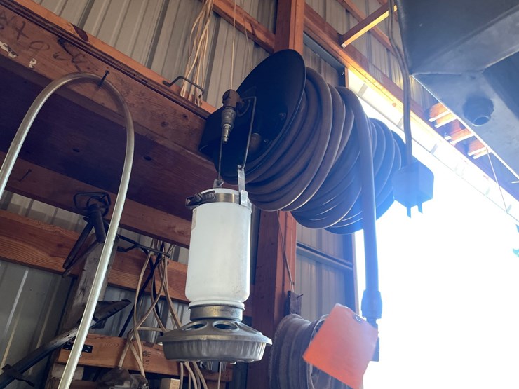 #1879-•-manual-operated-air-hose-reel-with-air-hose-image-2