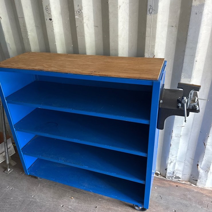 #548 • Heavy duty shelf/cart with vice