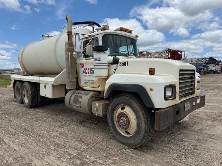 1993-mack-rd690s-image-3