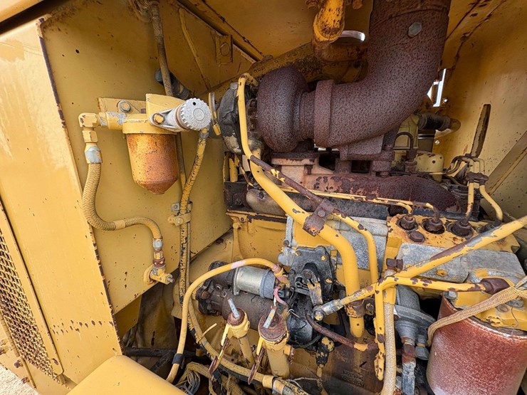 caterpillar-120-image-49