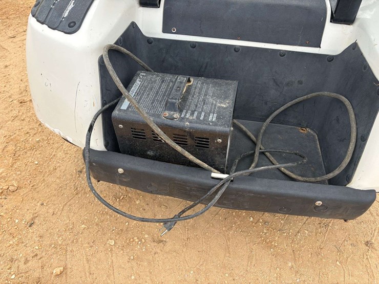 ez-go-24v-golf-cart-w/-battery-charger-image-17