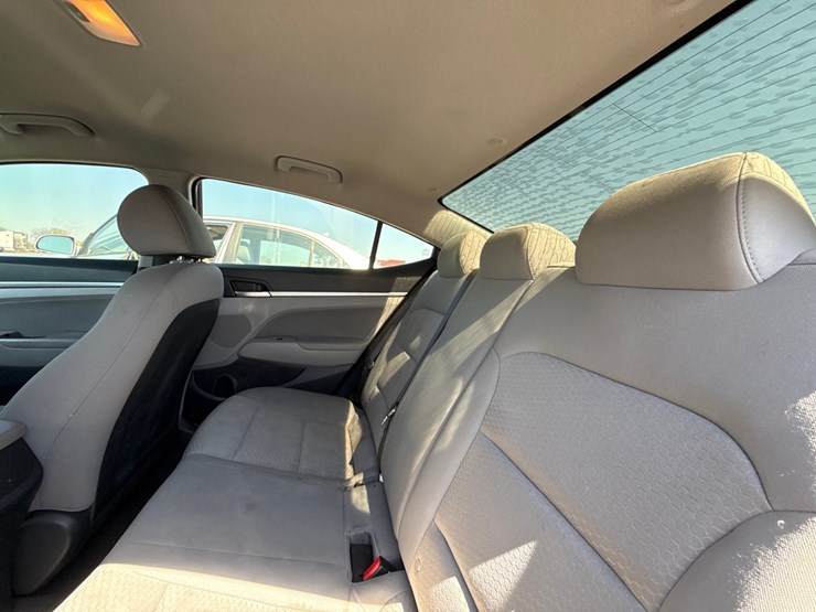 #42717-•-2019-hyundai-elantra-sedan-kmhd84lf4ku743043-inv#-42717-image-18